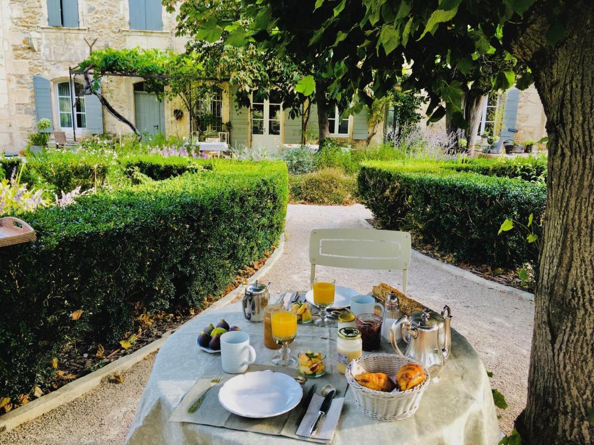 Hotel Mas De Rique Saint-Étienne-du-Grès Esterno foto