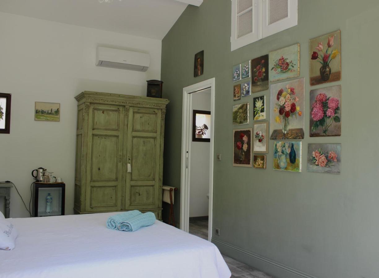Hotel Mas De Rique Saint-Étienne-du-Grès Esterno foto